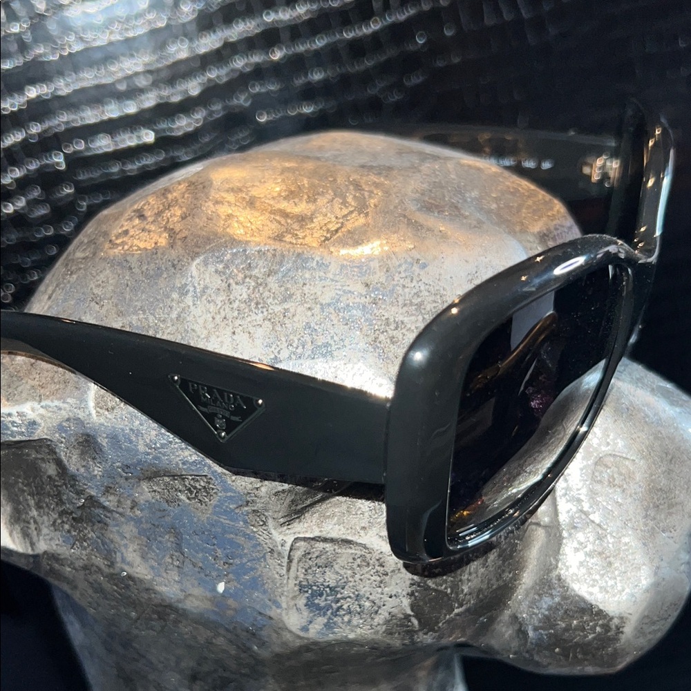 🖤💄 Sleek Noir & Geometric Chic: Prada Symbole Sunglasses 🕶️ - Picture 3 of 5